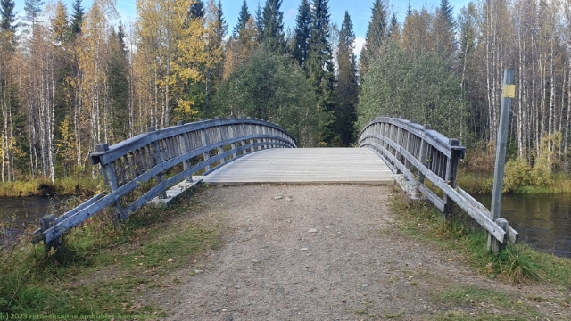 bruecke ueber den paerjaenjoki im syoete nationalpark
