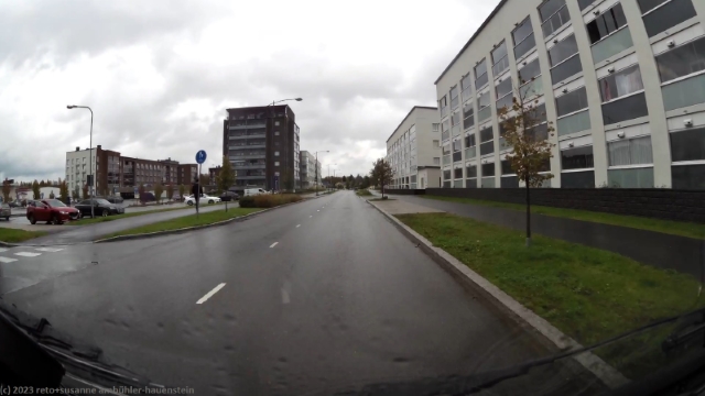 moderne wohnhaeuser entlang der satamatie in oulu