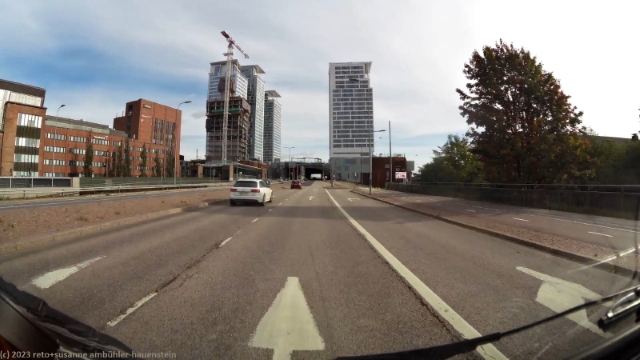 hochhaeuser entlang der strasse 170 in helsinki