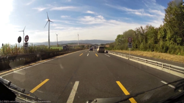 windraeder entlang der A7 zwischen goettingen und kassel