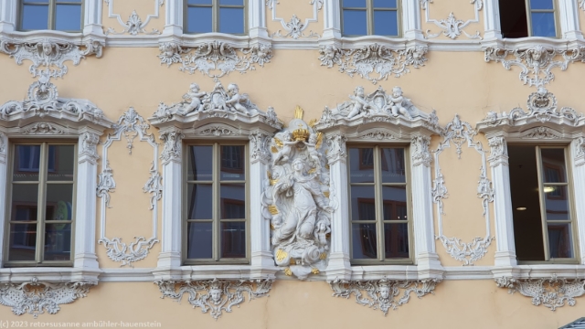 fenster am haus zum falken in wuerzburg
