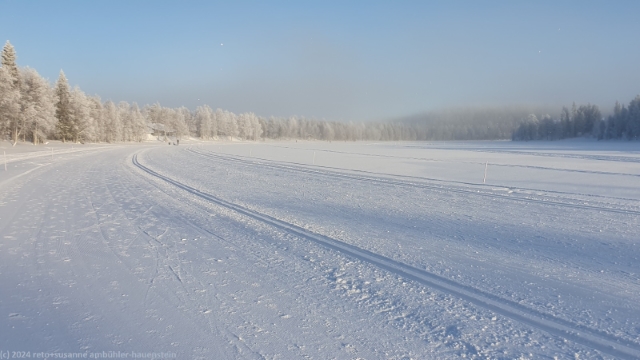 loipe entlang des westufers des talvijaervi bei ruka
