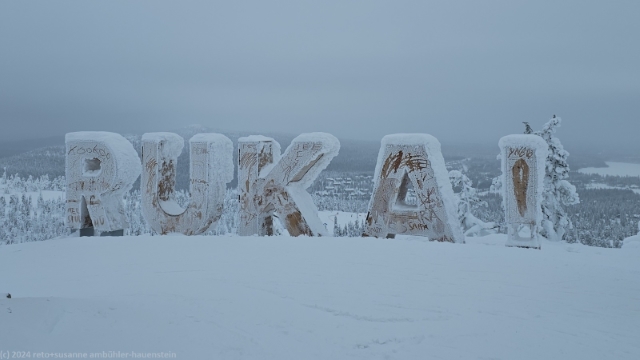 schriftzug RUKA! im skigebiet