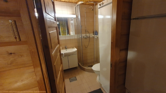 badezimmer und dusche im hausteil metsaenpirtti 3 in saariselkae
