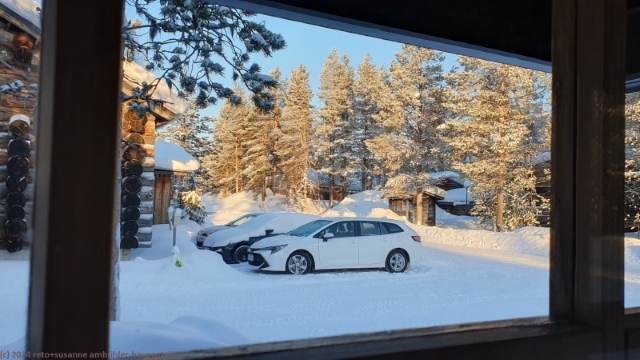 blick aus dem fenster unserer wohnung metsaenpirtti 3 in saariselkae