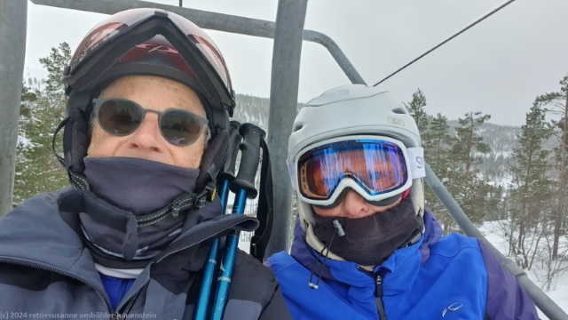 reto und susanne auf dem sessellift K1 auf den kaunispaeae bei saariselkae