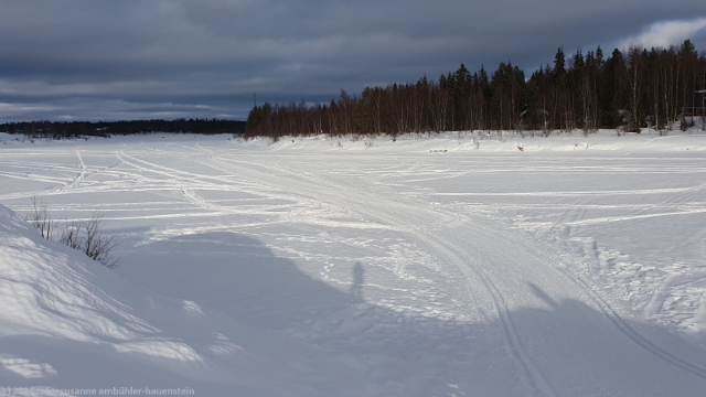 loipe ueber den ylae ounasjoki bei levi