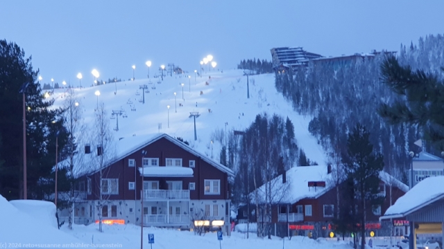 beleuchtete skipisten in levi