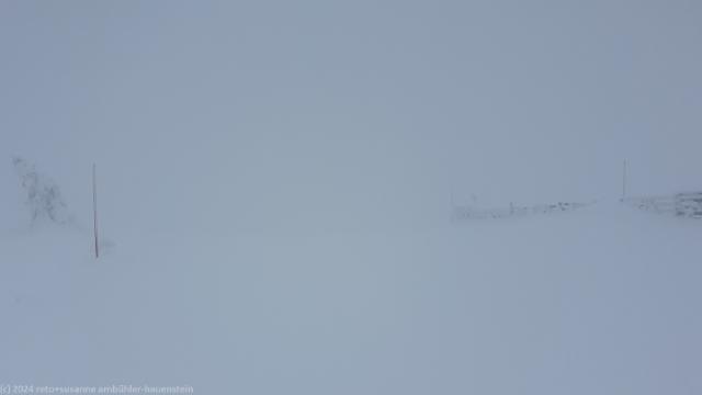 prekaere sichtverhaeltnisse auf der skipiste 5.3 oben auf dem levi