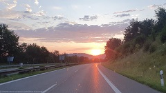 sonnenaufgang ueber der A81 bei dietlishof