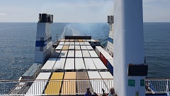 lastwagendeck der faehre finnlady