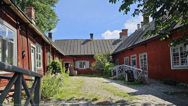 innenhof des cafe qwensel in turku