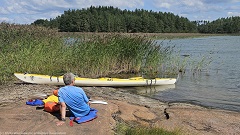 mittagsrast in einer kleinen bucht auf der insel anisor