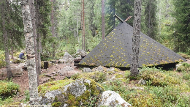 schutzhuette oeloekynperae am noerdlichen ende des julma-oelkky im hossa nationalpark