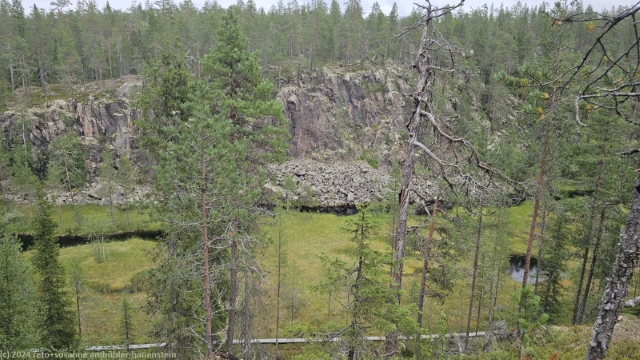 wandersteg durch die schlucht des julma-oelkky im hossa nationalpark