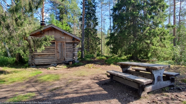 schutzhuette laukkujaervi am nordwestlichsten punkt des laukkujaerven lenkki im hossa nationalpark