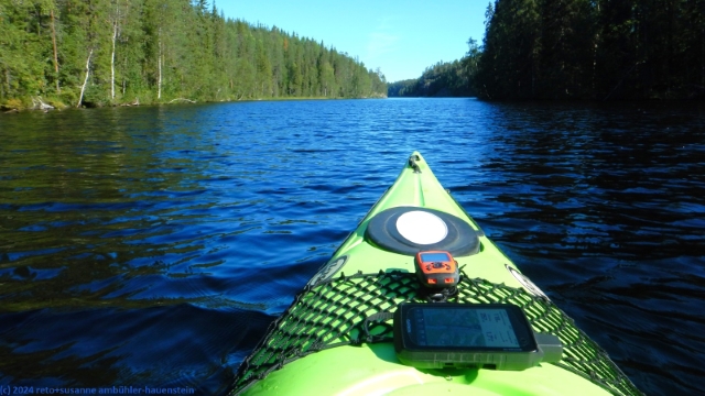 im kajak unterwegs auf dem julma-oelkky im hossa nationalpark