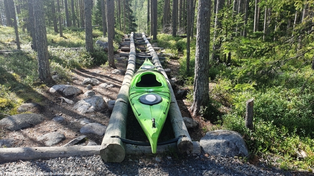 bootrutsche zum ala-oelkky hinunter im hossa nationalpark