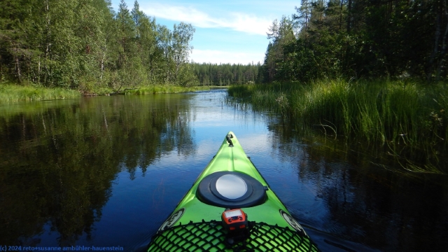 im kajak unterwegs auf dem ala-oelkky im hossa nationalpark