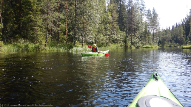 im kajak unterwegs auf dem somerjoki im hossa nationalpark