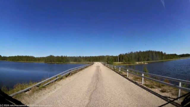 bruecke ueber den ala-suolijaervi im verlauf der sonst unbefestigten strasse 19825