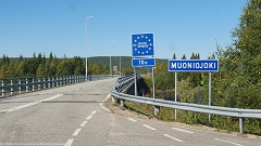 strasse 404 ueber den muoniojoki und damit ueber die grenze zwischen finnland und schweden
