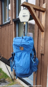 susannes rucksack wiegt 12 kg