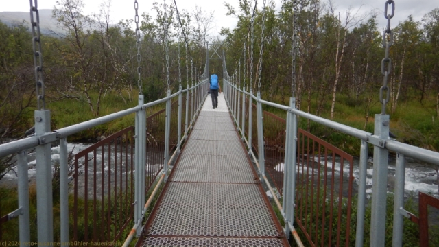 haengebruecke ueber den ballinjohka im verlauf des kungsleden