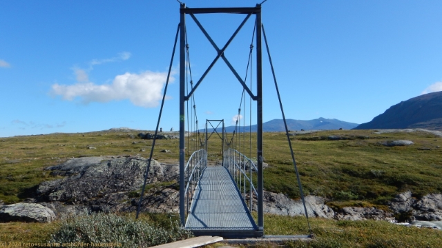 haengebruecke ueber den bossosjohka im verlauf des kungsleden