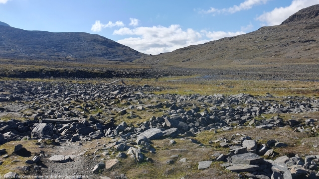 kungsleden mit tjaektjapass im hintergrund