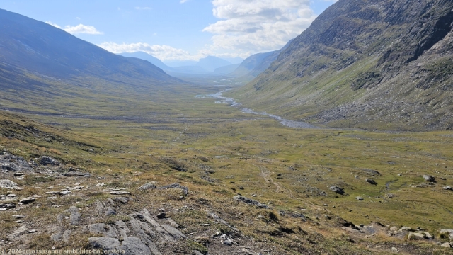 blick vom tjaektjapass ins tal des tjaektjatjakka