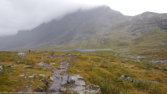 wanderweg durch das tal des laddjujohka (blick richtung osten)