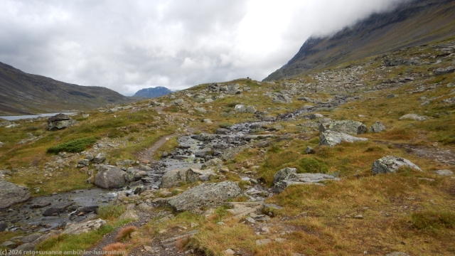wanderweg durch das tal des laddjujohka