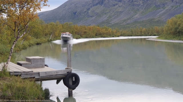boot fuer die fahrt ueber den laddjujavri
