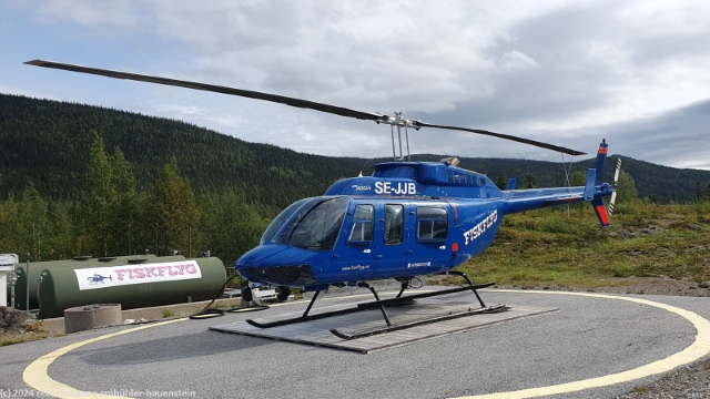 Bell 206L-4 Long Ranger IV mit der kennung SE-JJB auf dem heliport kvikkjokk