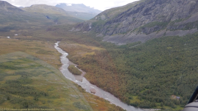 blick aus dem helikopter auf den tarraaetno