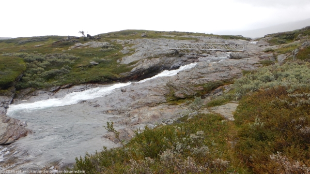 bruecke ueber den ballavrijahka im verlauf des padjelantaleden