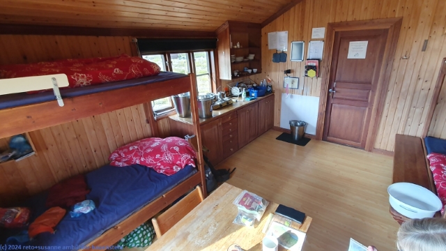 kueche in unserer 6-bett-huette bei den duottarstugorna