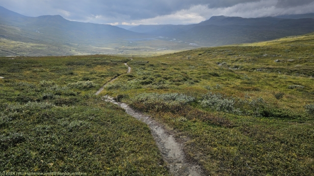 blick vom padjelantaleden ins tal des darreluoppal