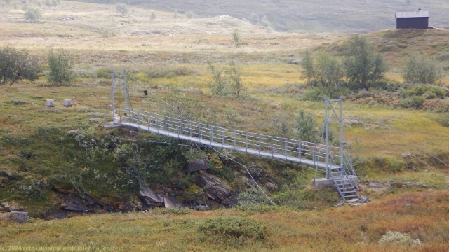 haengebruecke ueber den vassjajakka im verlauf des padjelantaleden