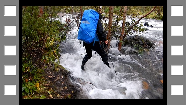 susanne durchwatet einen zufluss des tarraaetno im verlauf des padjelantaleden (film)