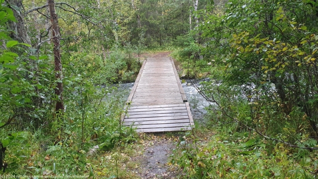 bruecke ueber einen weiteren flusslauf des njunjesjahka im verlauf des padjelantaleden