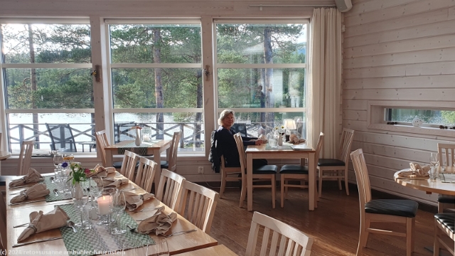 wunderschoenes restaurant beim camping arrenjarka
