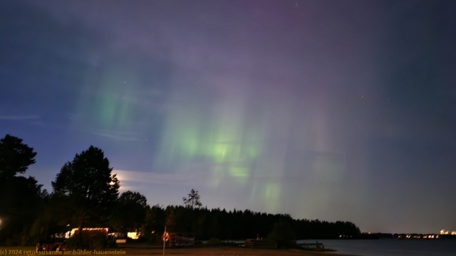 polarlichter ueber dem first camp lulea