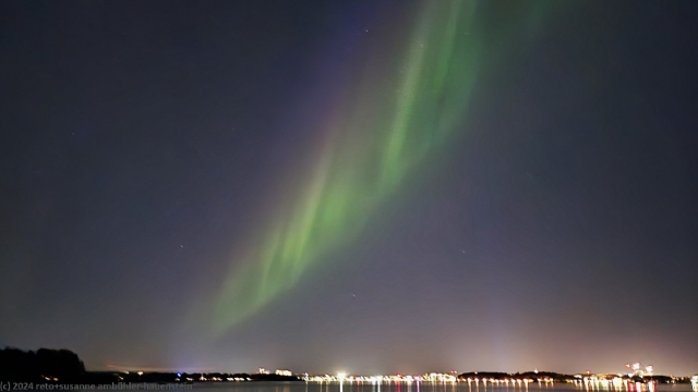 polarlichter ueber dem first camp lulea