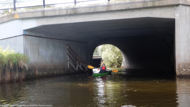 mit dem kajak durch das tunnel unter dem hertsoevaegen in lulea