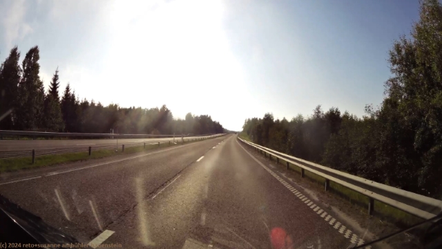 sonniges wetter auf der E4 bei arnaes