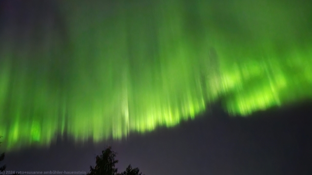 polarlichter ueber dem bergafjaerdens camping