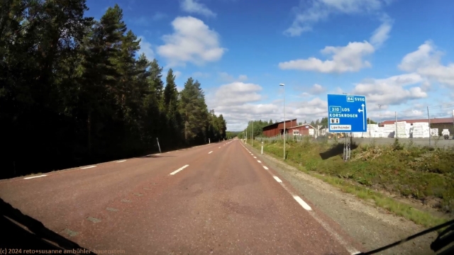 abzweiger von der strasse 84 in die strasse 310 bei korskrogen