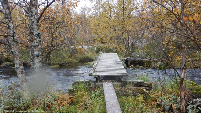 bruecke ueber die verbindung zwischen dalstenshan und bathan im verlauf des suedlichen kungsleden